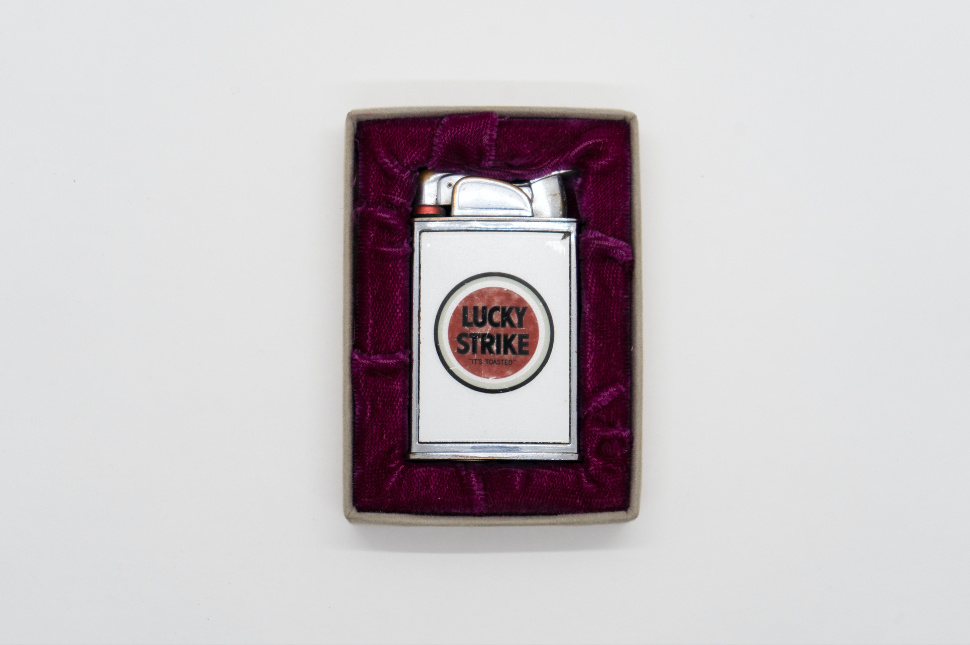 Vintage Lucky Strike Lighter – Trippy Hippy